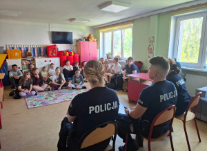 Tygodnia Przeciwdziałania Przemocy Rówieśniczej - spotkanie z policją.
