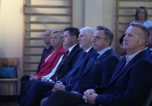 Przedstawiciele władz samorządowych i oświatowych.