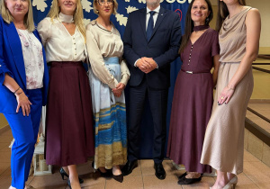 Zdjęcia na ściance jubileuszowej.
